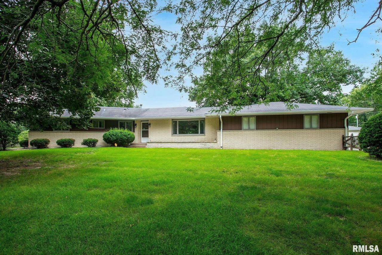 3701 Hazelcrest St., East Moline, IL 61244