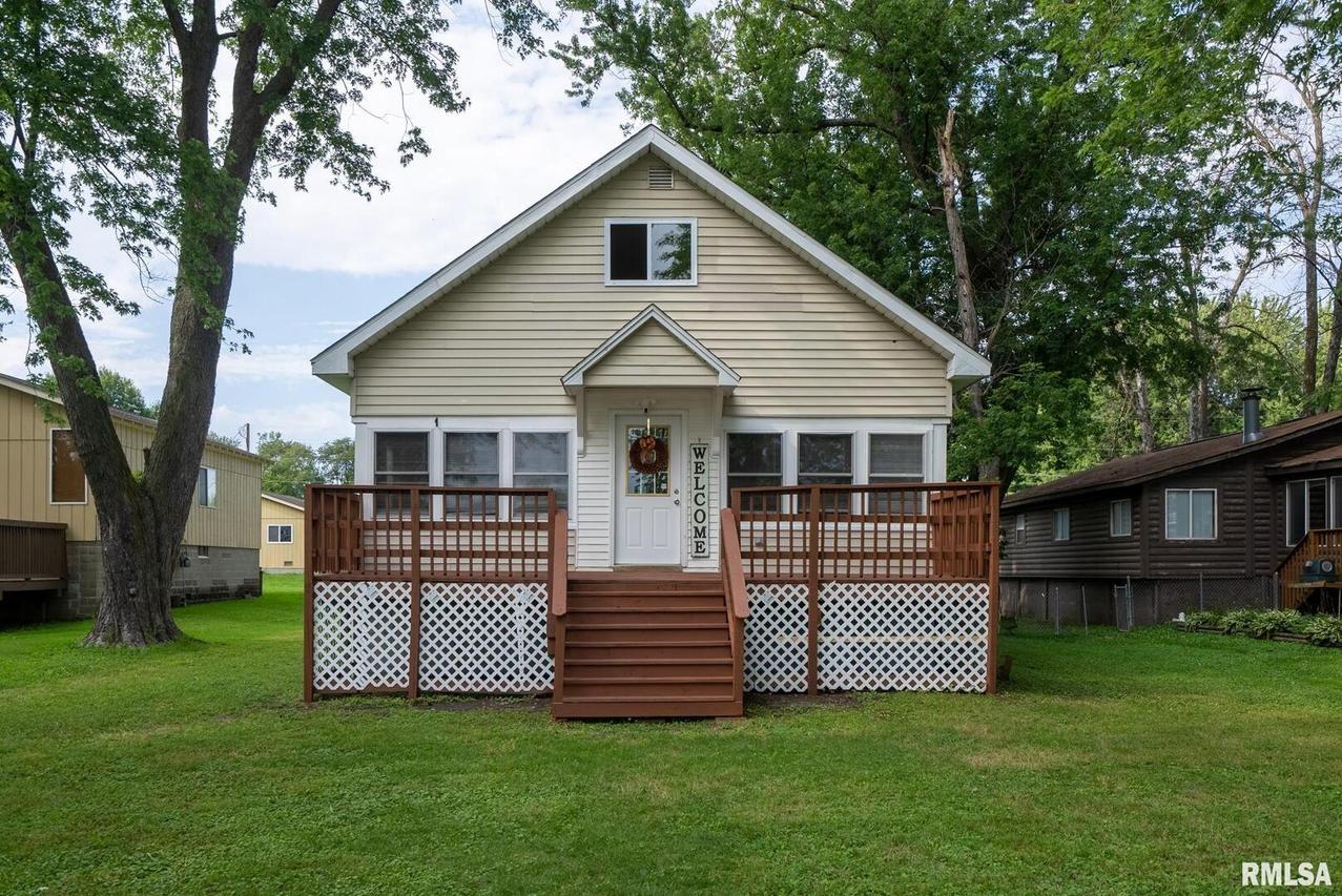 3250 N Shore Dr., Moline, IL 61265