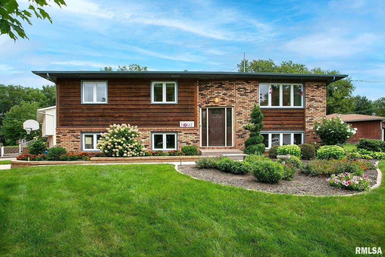 9013 34th Street Ct., Rock Island, IL 61201