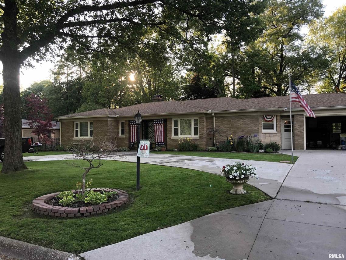 2525 32nd Avenue Ct., Moline, IL 61265