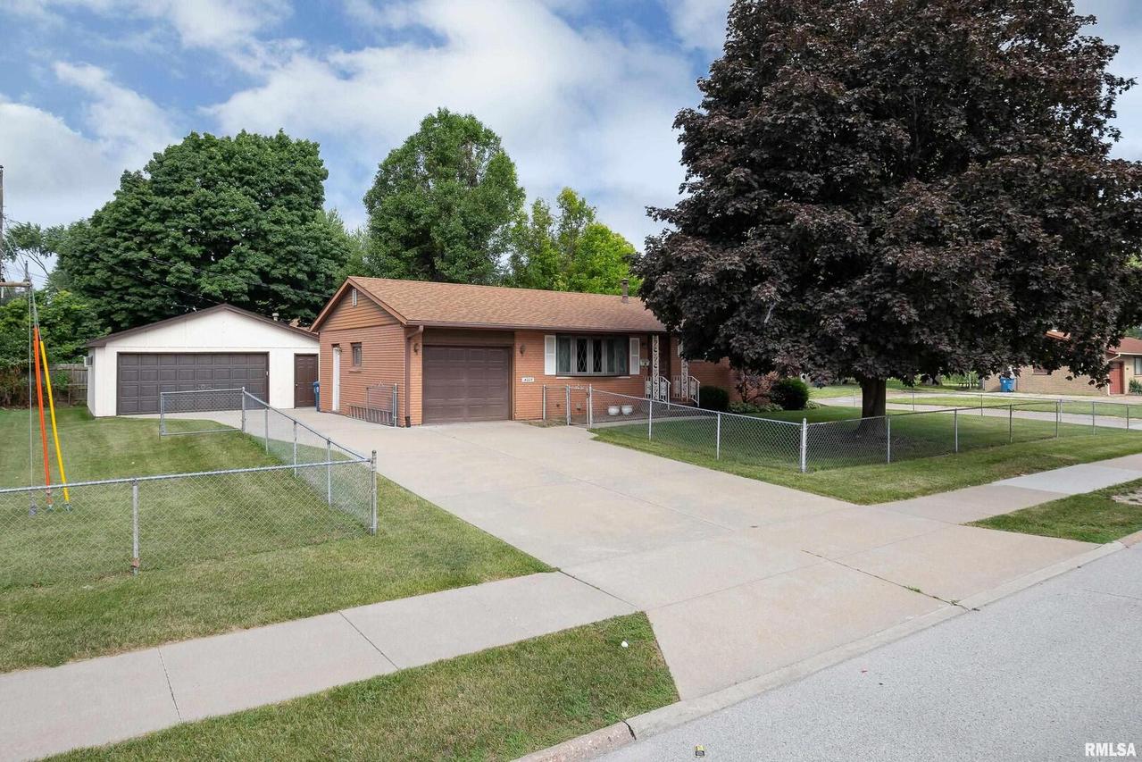 4005 Kennedy Dr., East Moline, IL 61244