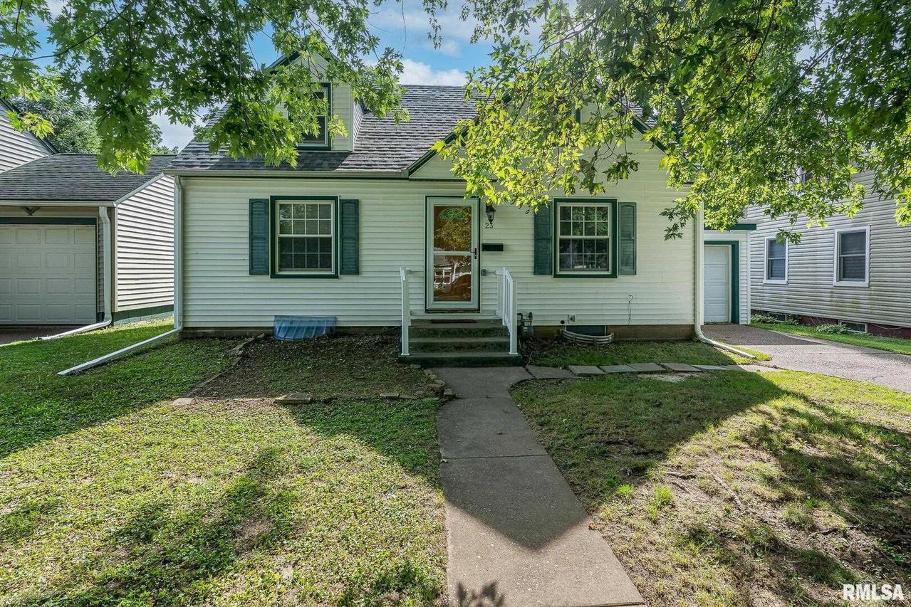 23 Blackhawk Hills Dr., Rock Island, IL 61201