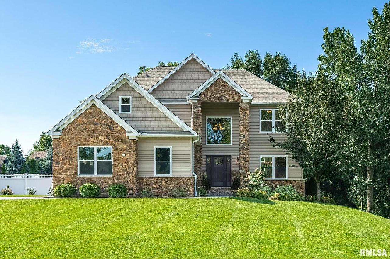 12 Bayhill Dr., Coal Valley, IL 61240