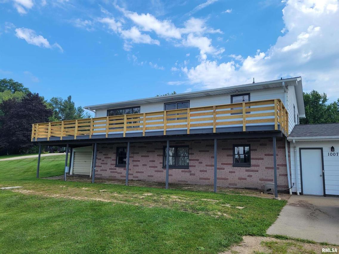 1007 N Bluff St., Albany, IL 61230