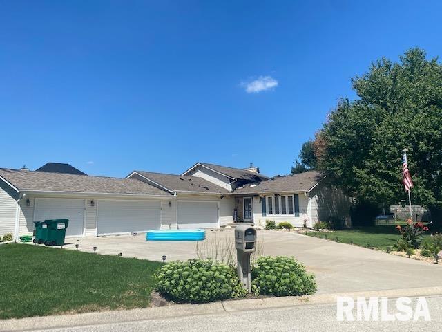 3 Oakwood Ct., Coal Valley, IL 61240