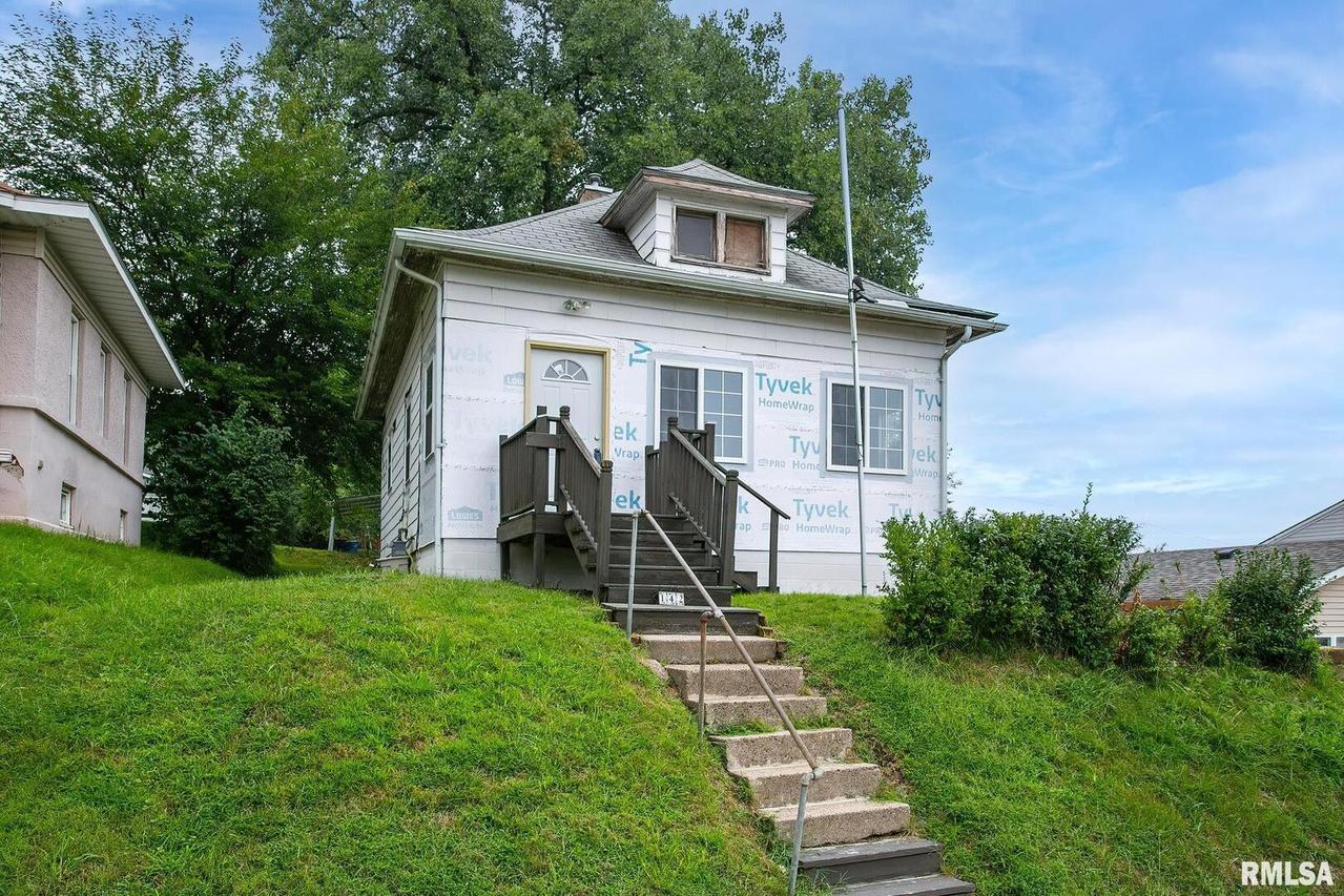 142 5th St., Silvis, IL 61282