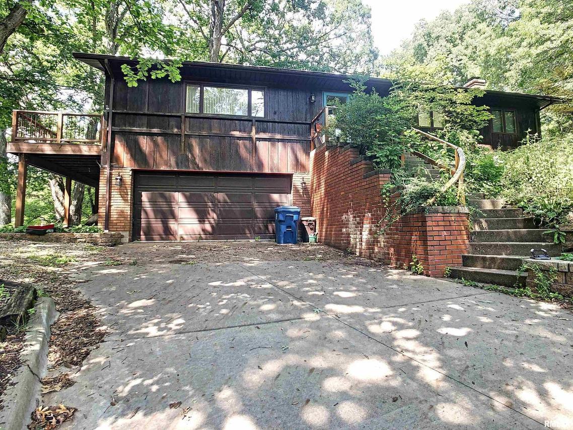 2051 12th St., East Moline, IL 61244