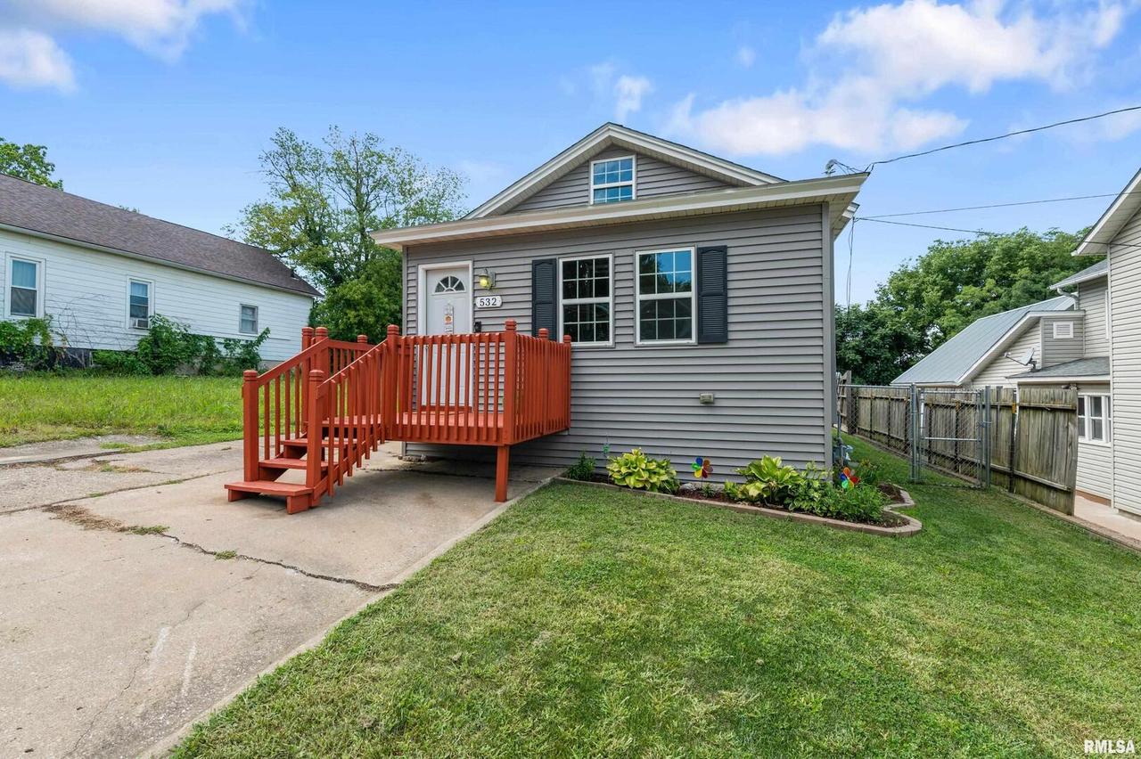 532 31st St., Rock Island, IL 61201