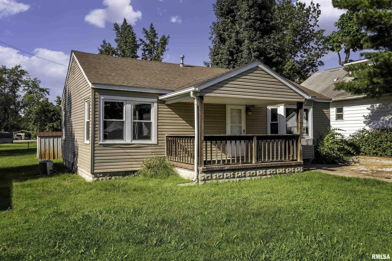 1509 W Oak St., Herrin, IL 62948