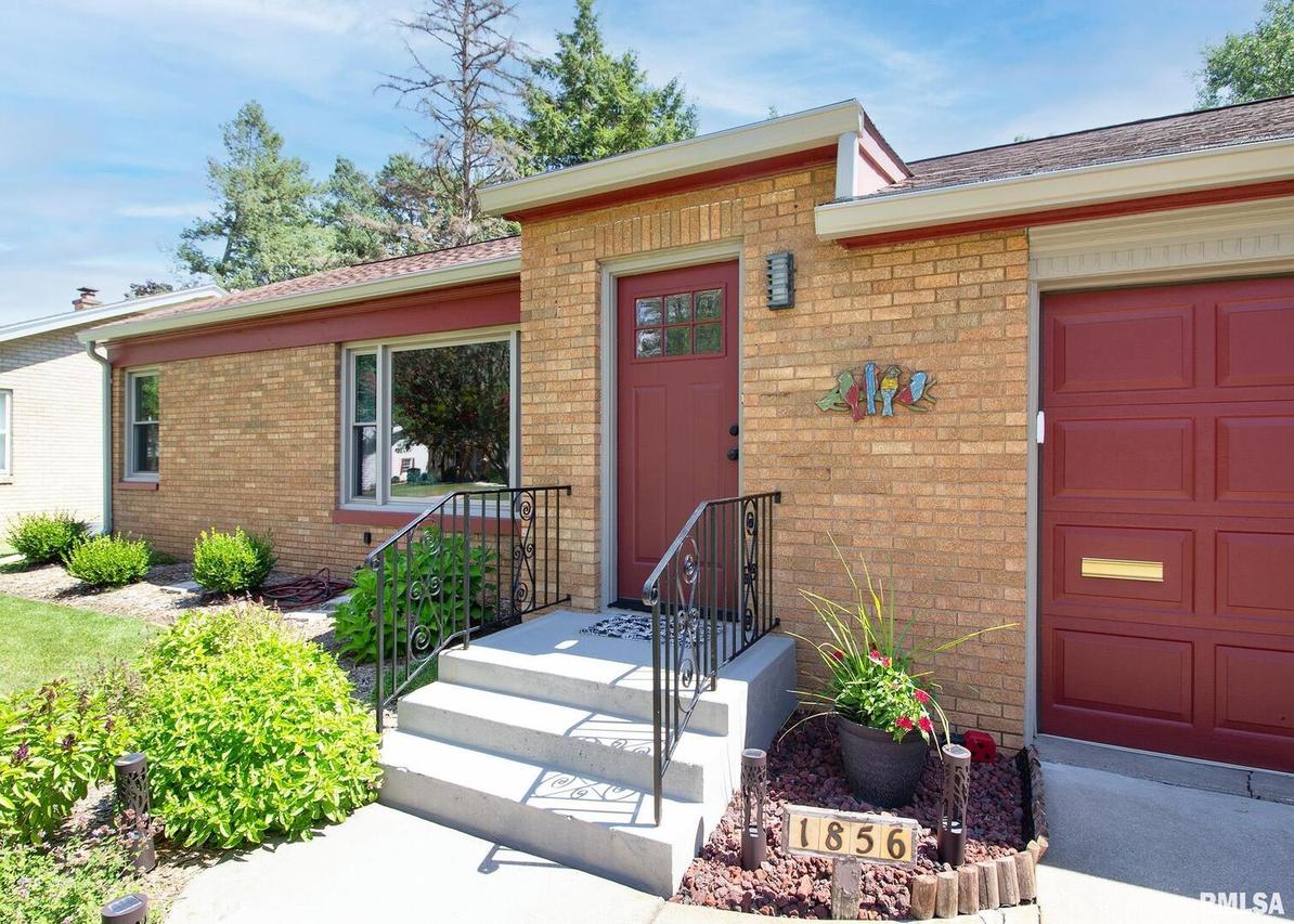 1856 24th Avenue Ct., Moline, IL 61265