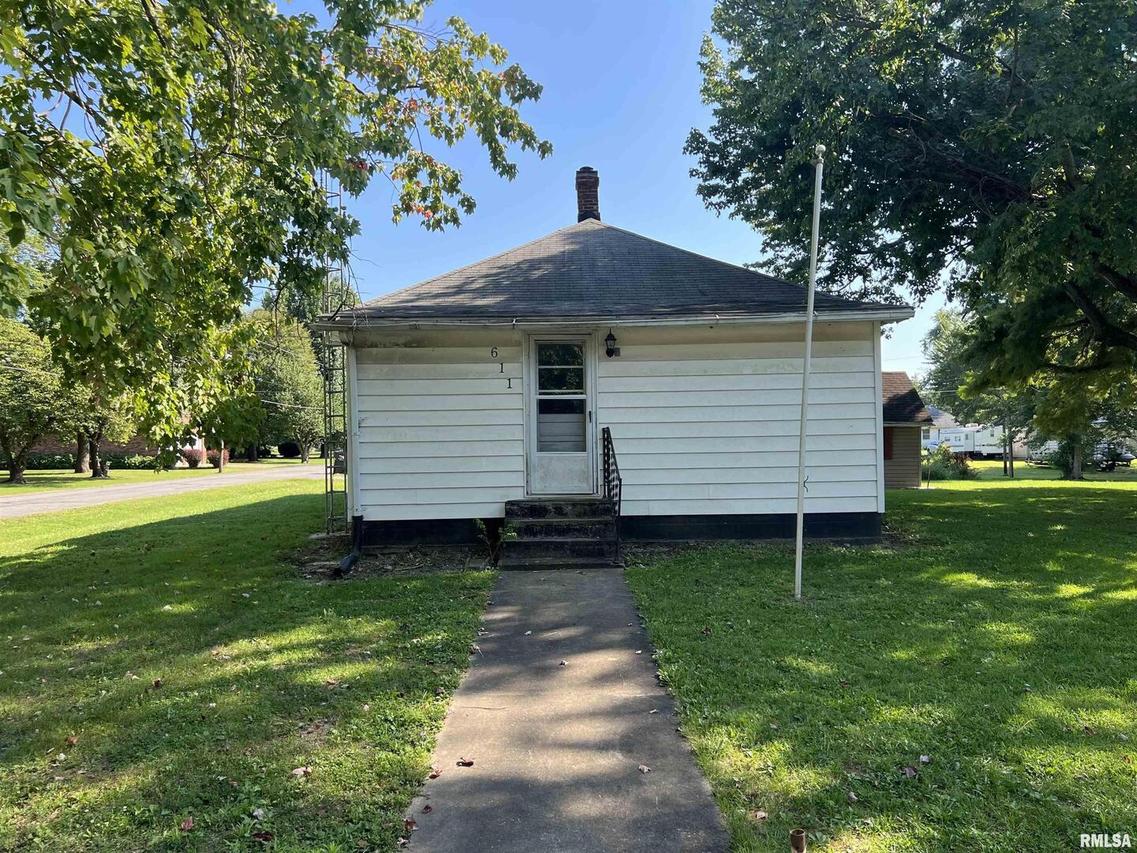 611 E Florence St., Sesser, IL 62884