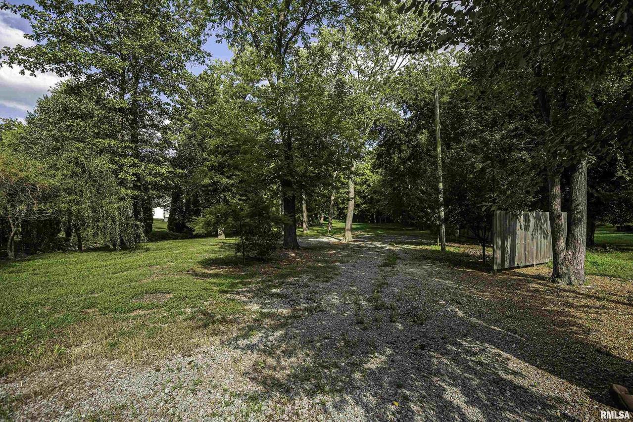 2006 N 11th St., Herrin, IL 62948