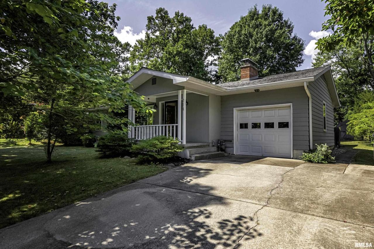 914 S Taylor Dr., Carbondale, IL 62901