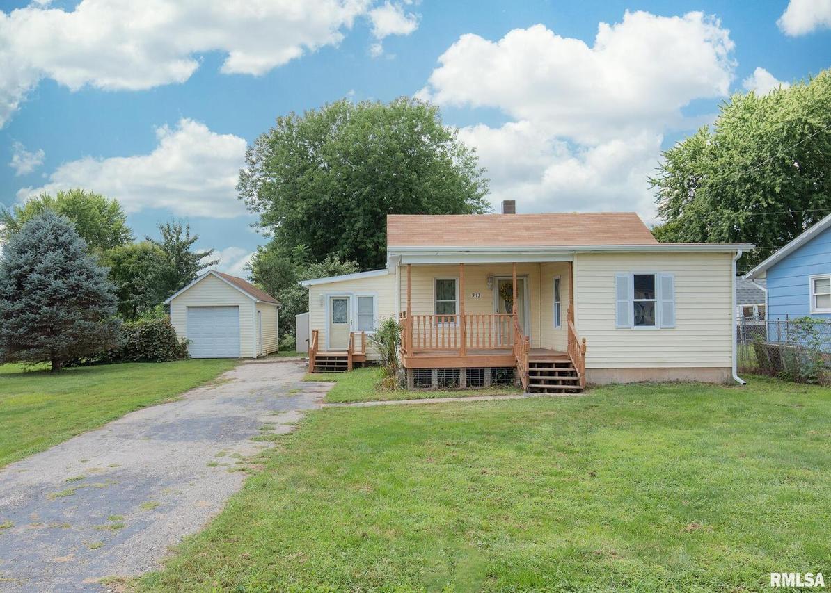 913 4th St., Colona, IL 61241