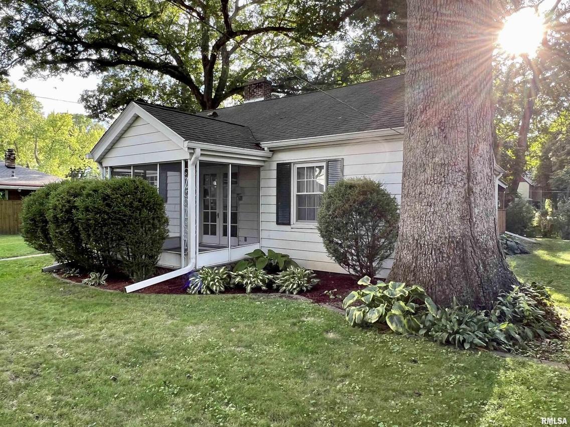 732 3rd St., Moline, IL 61265