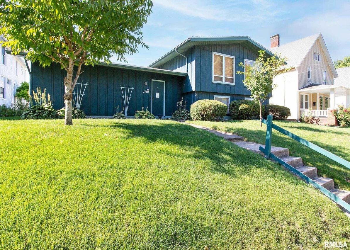 1740 12th Ave., Moline, IL 61265