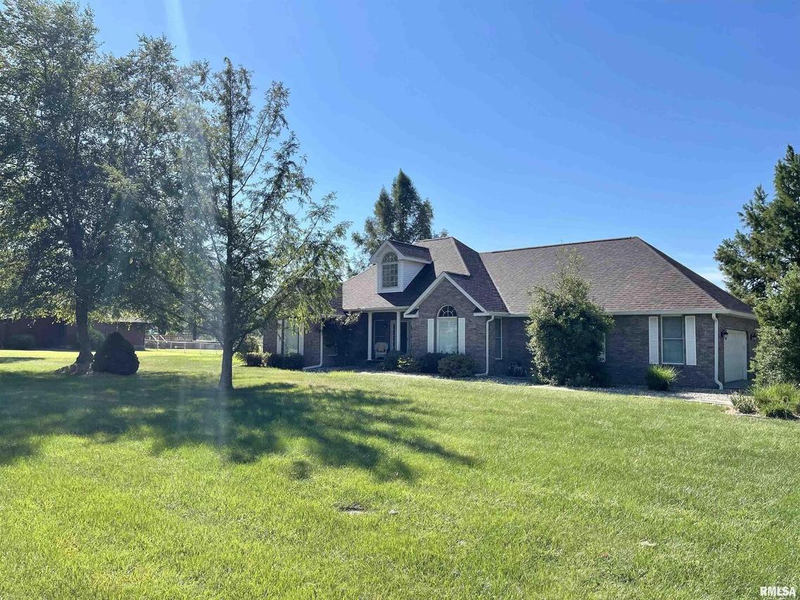 11933 Foxcroft Dr., West Frankfort, IL 62896