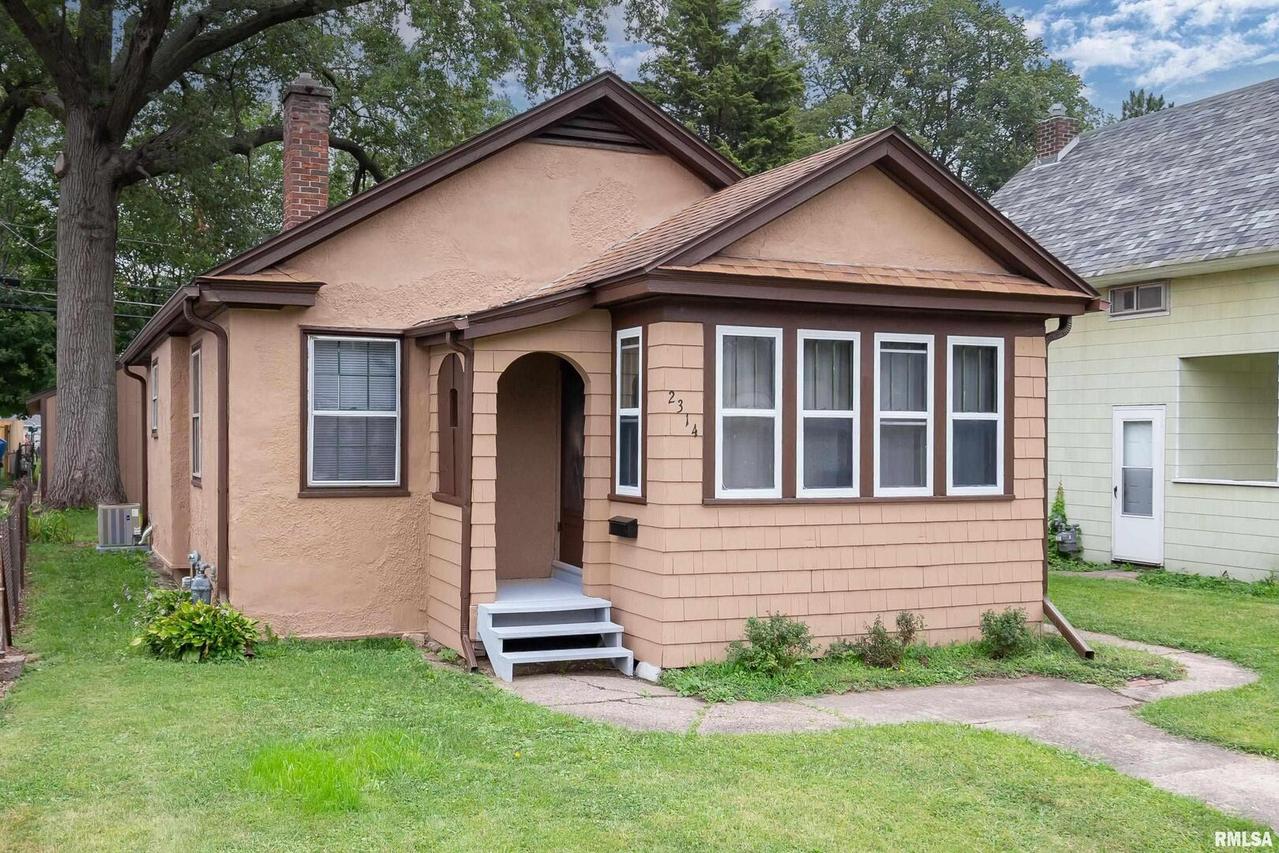 2314 6th Street Ct., East Moline, IL 61244