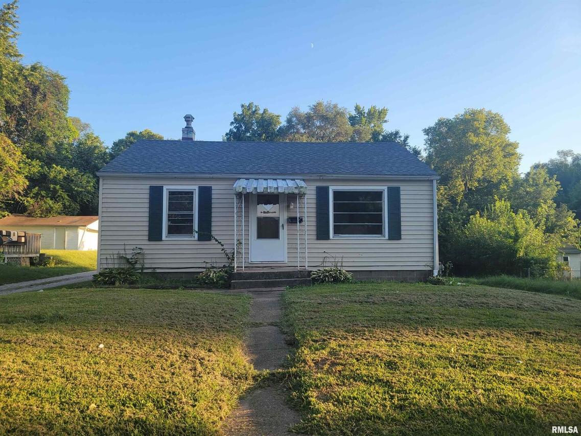 942 29th Ave., Rock Island, IL 61201