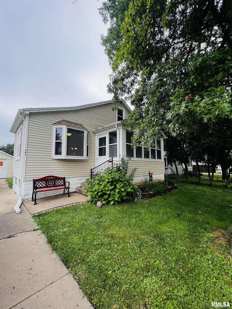 207 E Main St., Geneseo, IL 61254