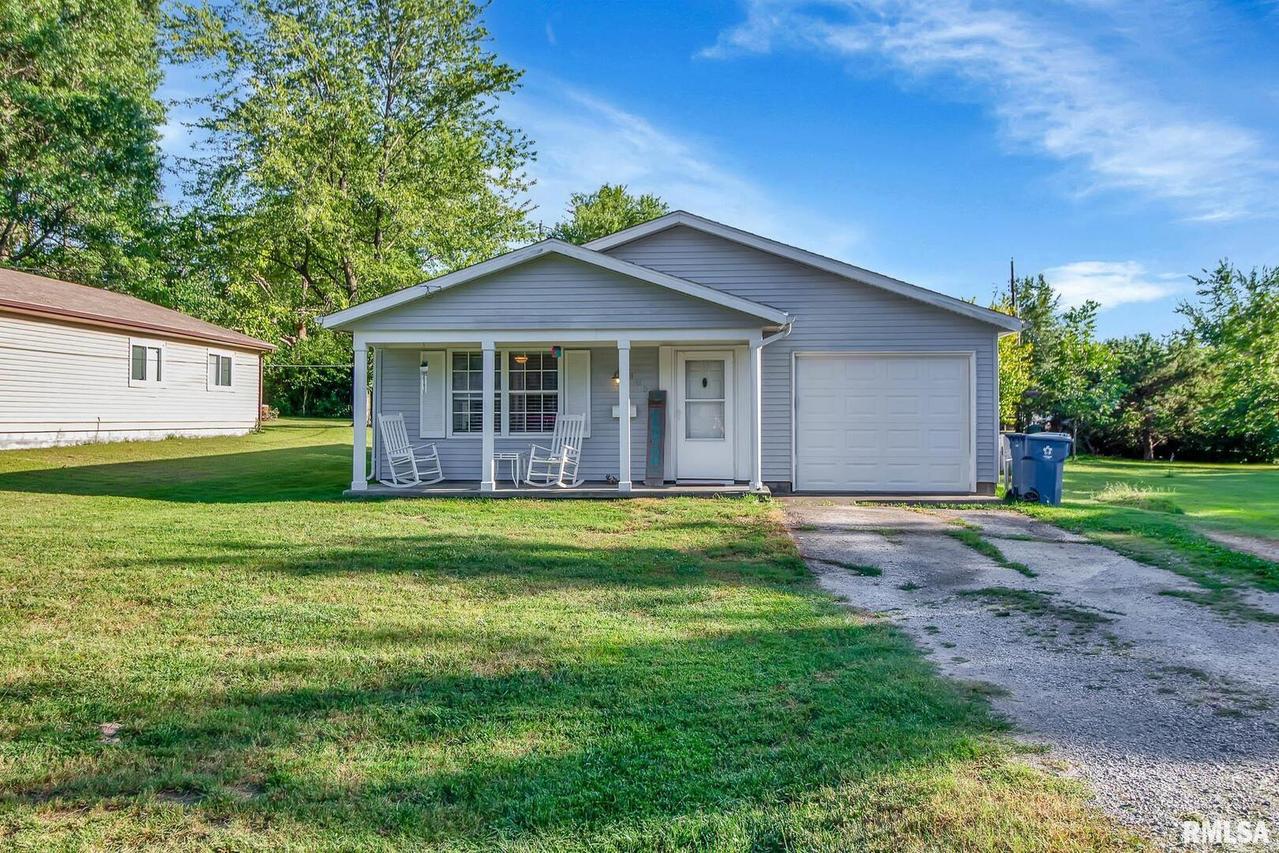 305 Barr St., Carterville, IL 62918