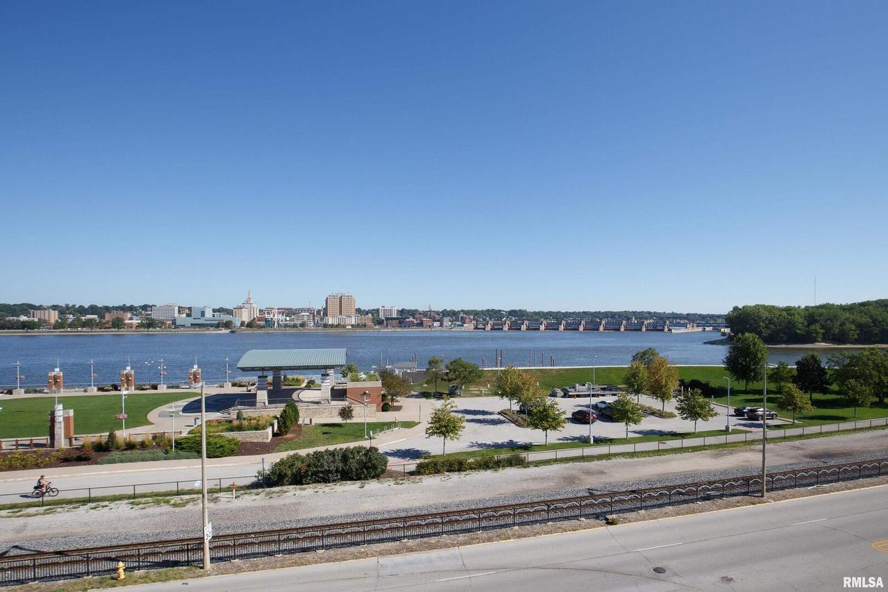 110 19th St. #207, Rock Island, IL 61201