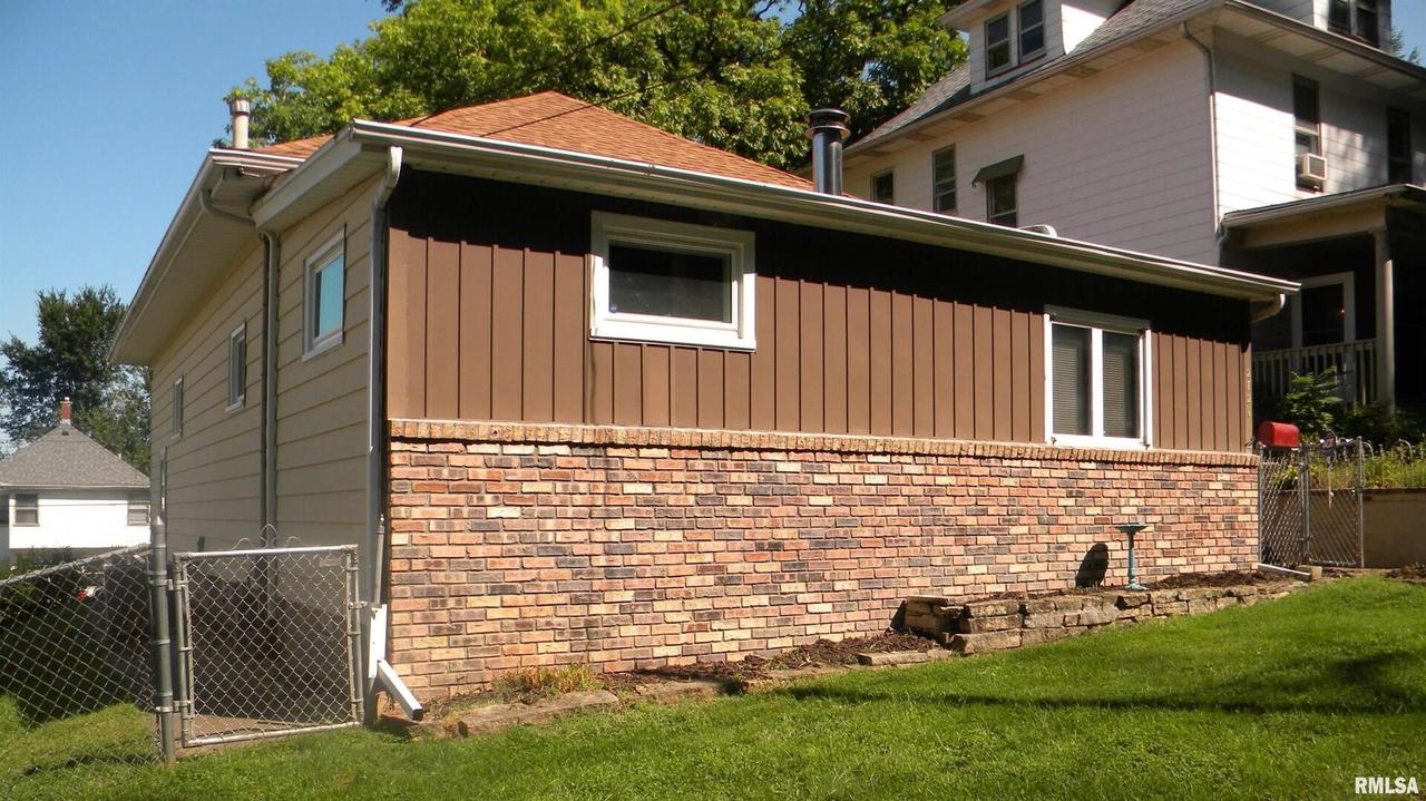 2721 9th Ave., Rock Island, IL 61201