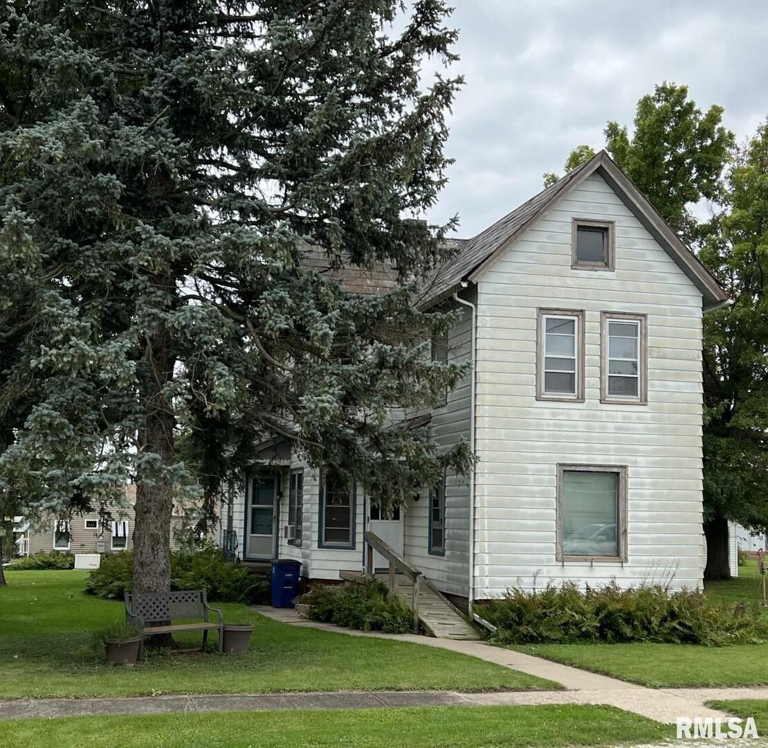 305 1st St., Bradford, IL 61421