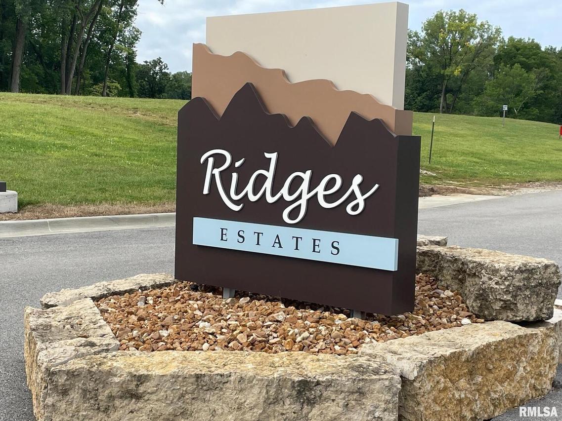 610 W 7th Avenue Point, Coal Valley, IL 61240