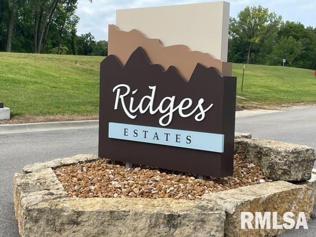 407 W 7th Avenue Dr., Coal Valley, IL 61240