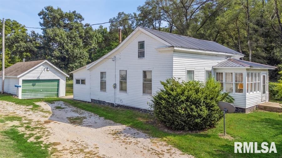 304 8th St., Keithsburg, IL 61442