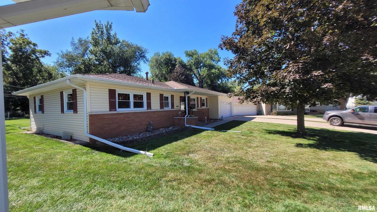 404 27th Ave., East Moline, IL 61244