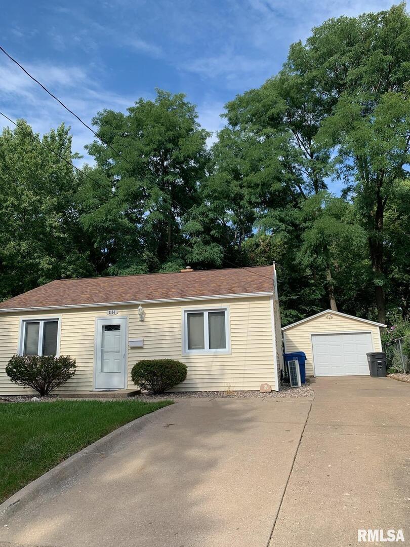 1104 37th Street Ct., Moline, IL 61244