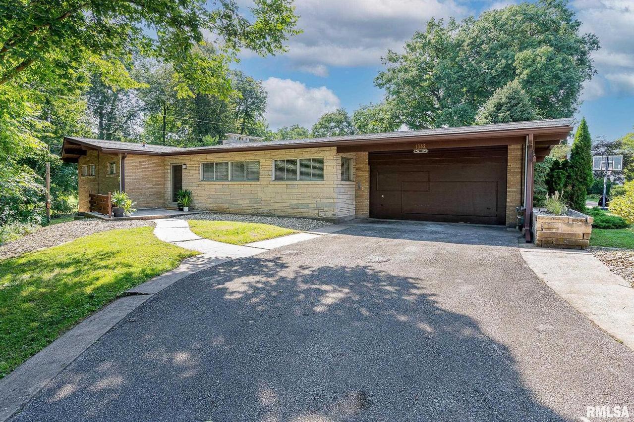1362 26th Ave., Rock Island, IL 61201
