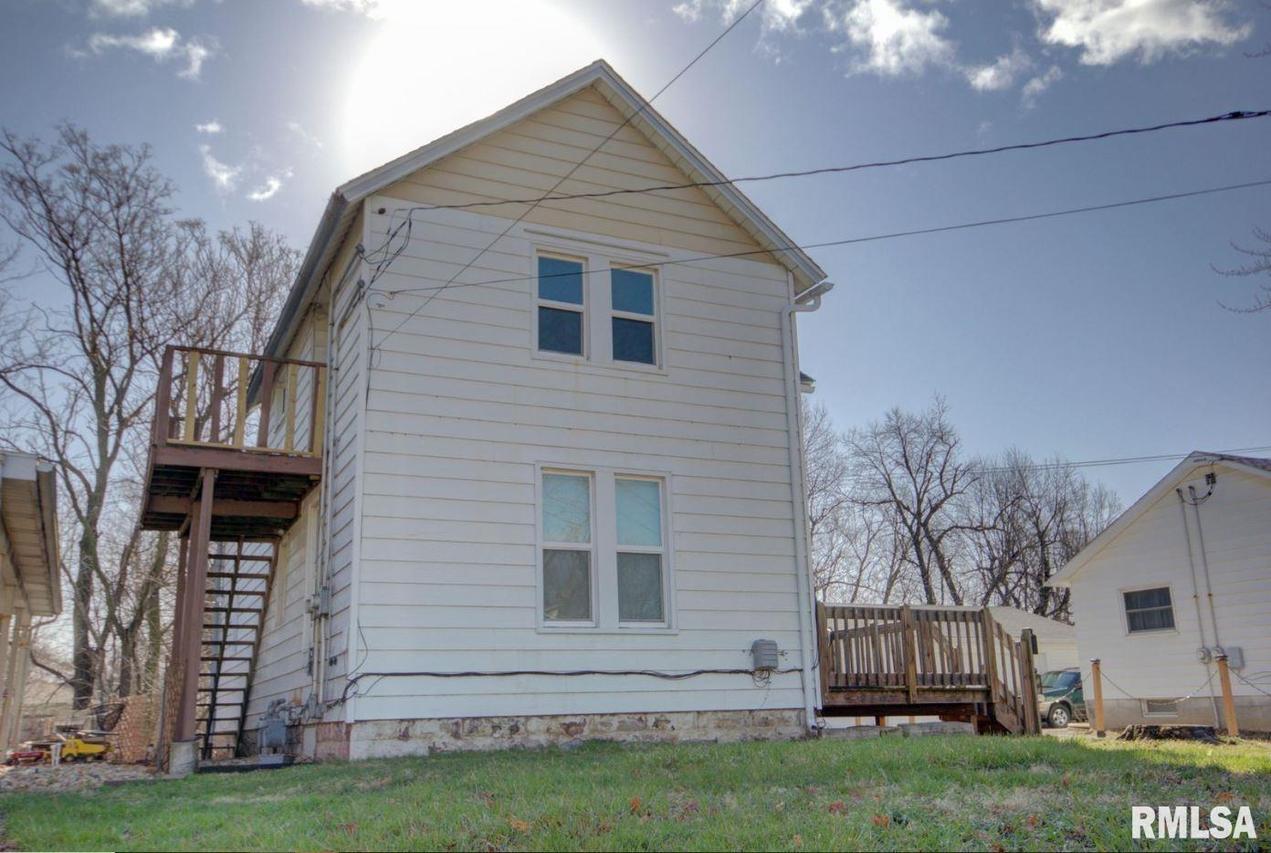 2017 17th St., Rock Island, IL 61201