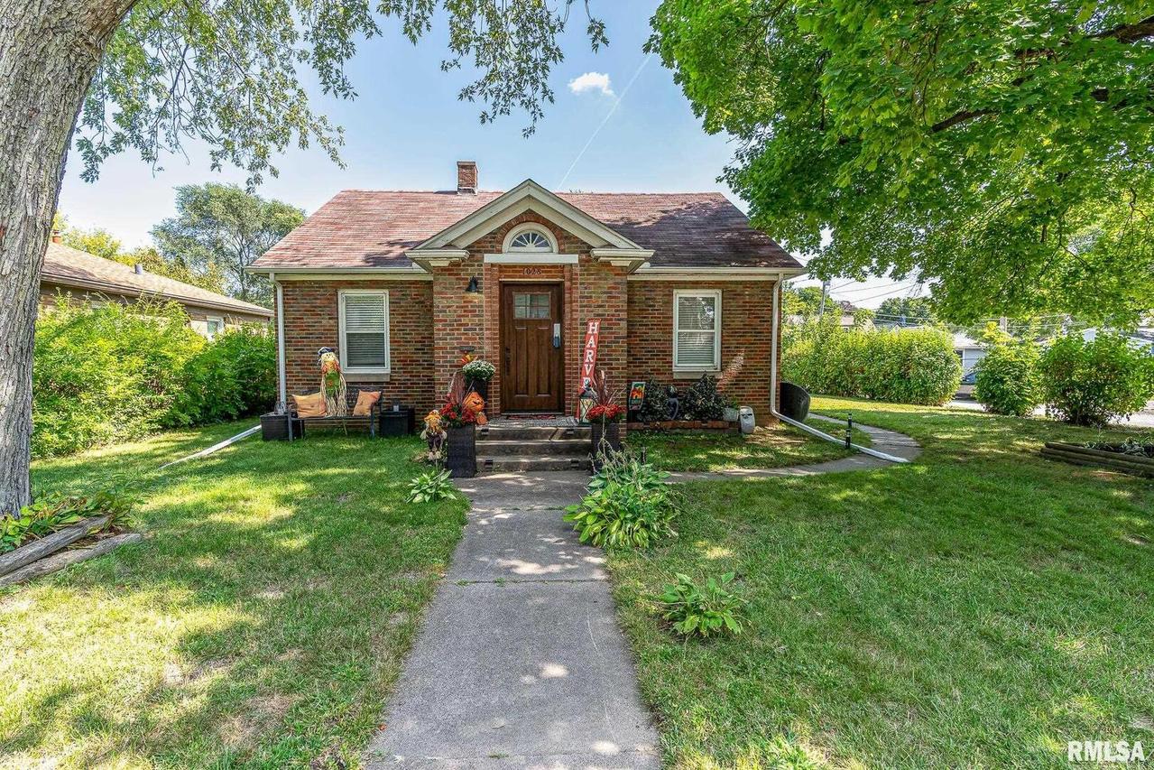1028 25th St., Moline, IL 61265