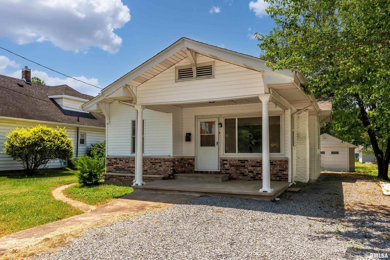 1202 Davis Ave., Johnston City, IL 62951