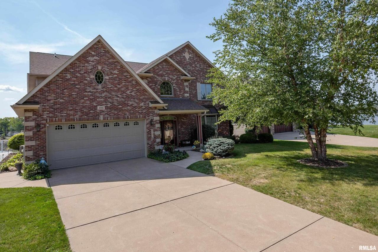 104 9th St., Hampton, IL 61256