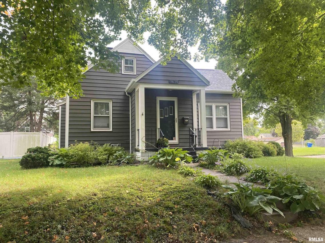 1634 18th St. #B, Moline, IL 61265