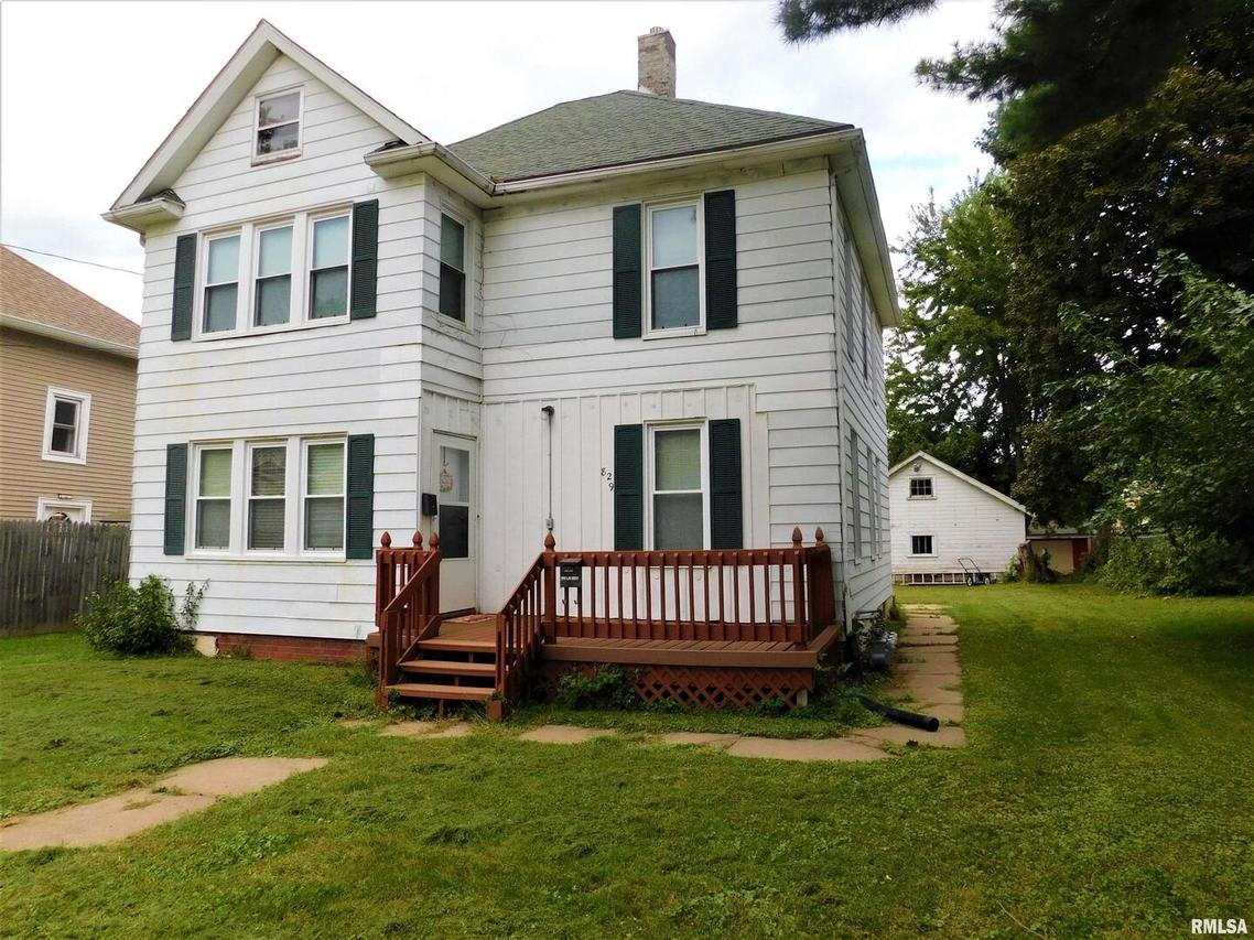 829 17th Ave., Moline, IL 61265