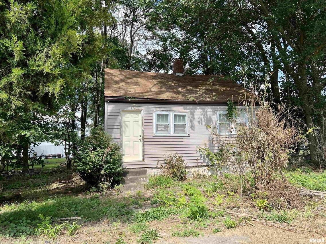 1509 17th Ave., Viola, IL 61486
