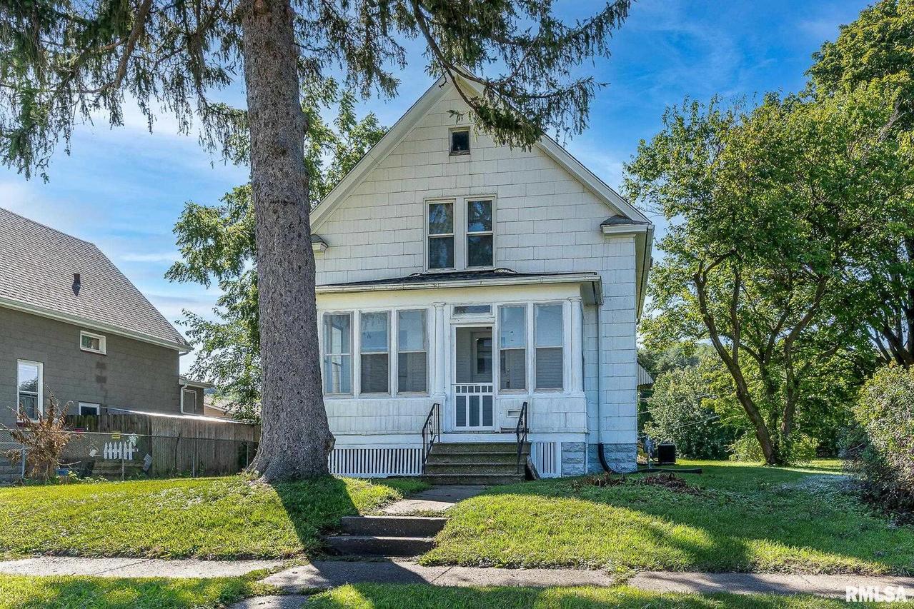 5420 3rd Ave., Moline, IL 61265