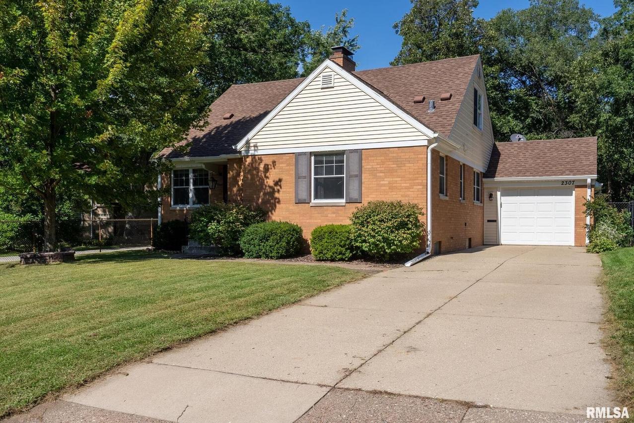 2307 14th Ave., Moline, IL 61265