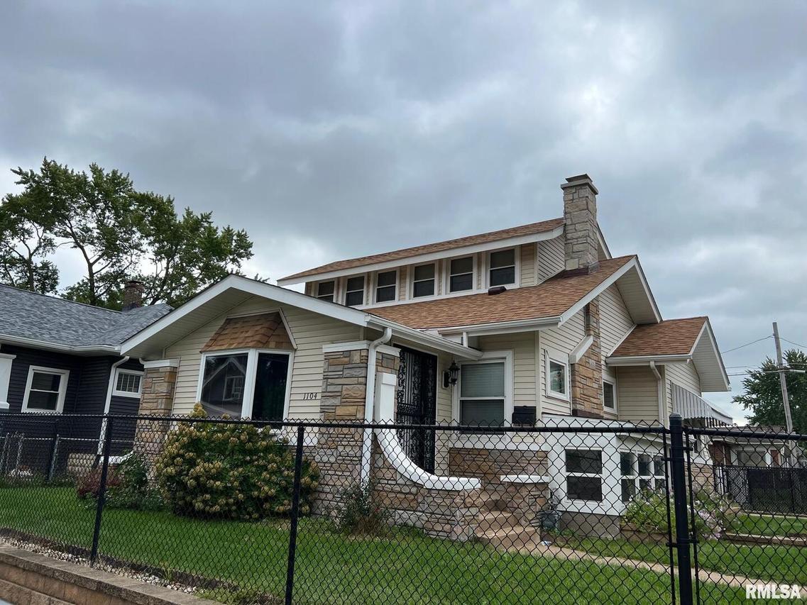1104 19 1/2 Ave., Rock Island, IL 61201