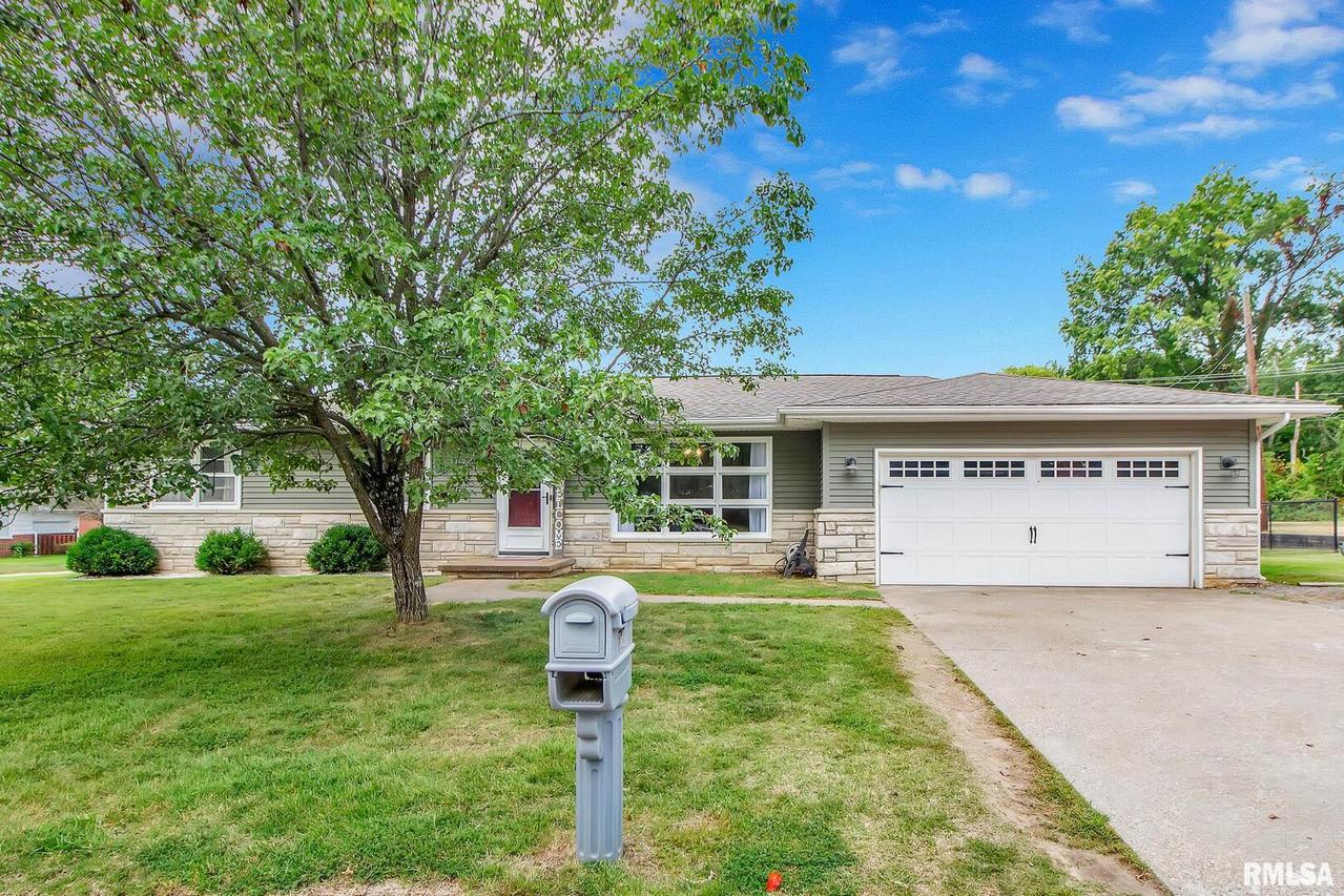 1101 Brentwood Ln., Carterville, IL 62918