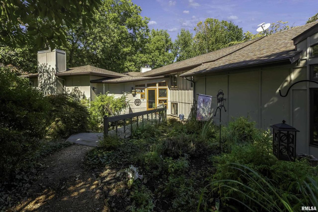 60 Hawthorn Hollow Rd., Carbondale, IL 62903