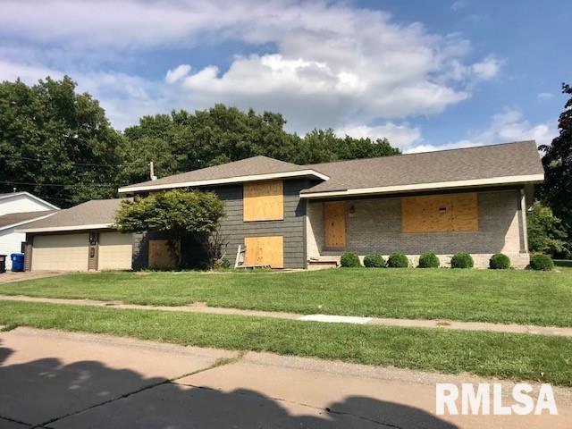 1108 36th Street Ct., Moline, IL 61265