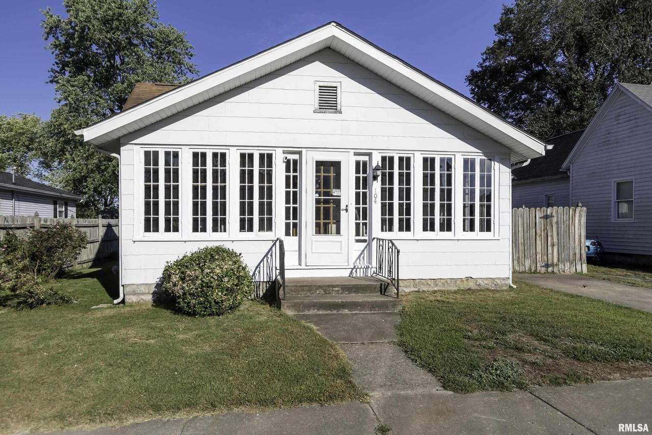 104 S 12th St., Herrin, IL 62948