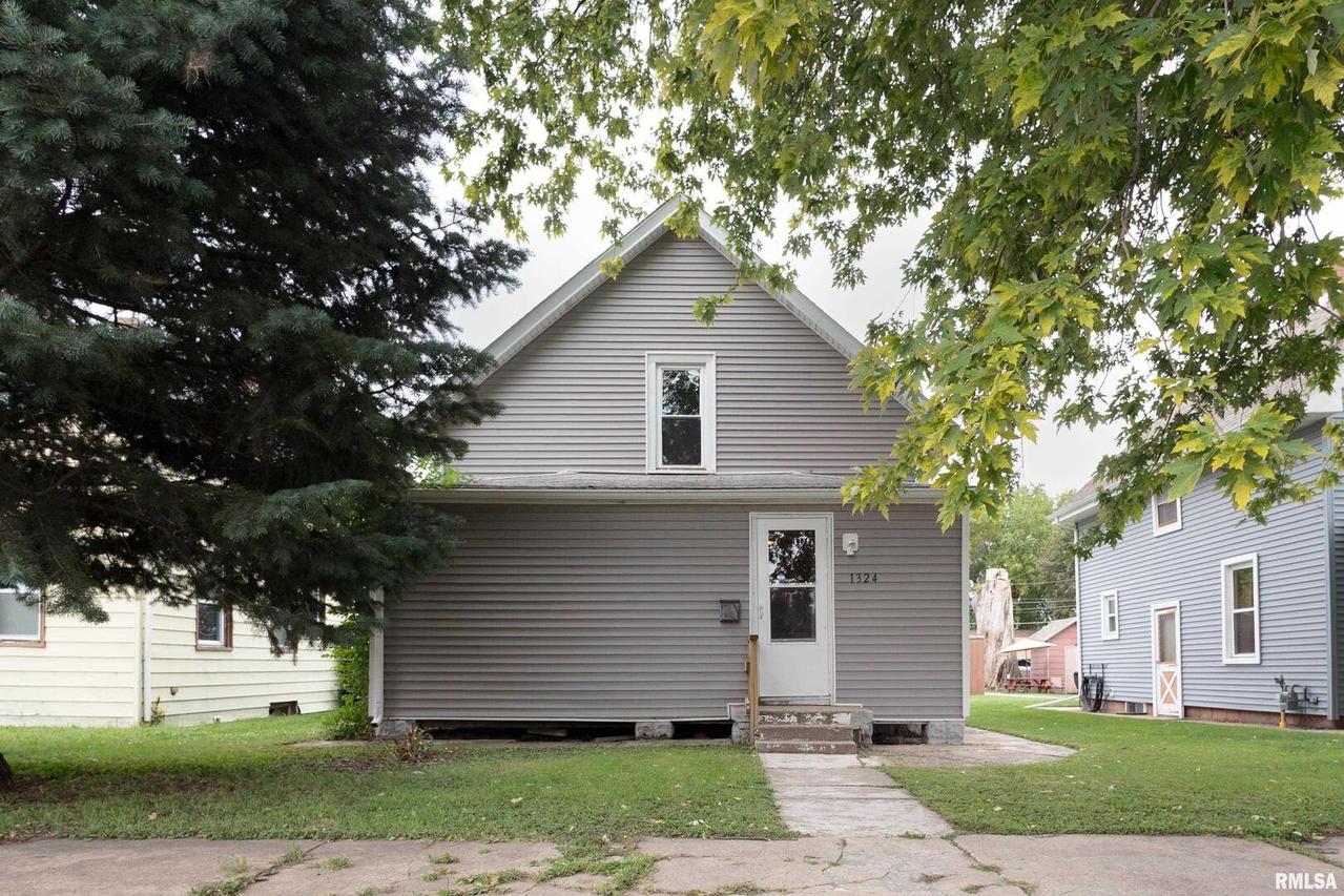 1324 9th Ave., East Moline, IL 61244
