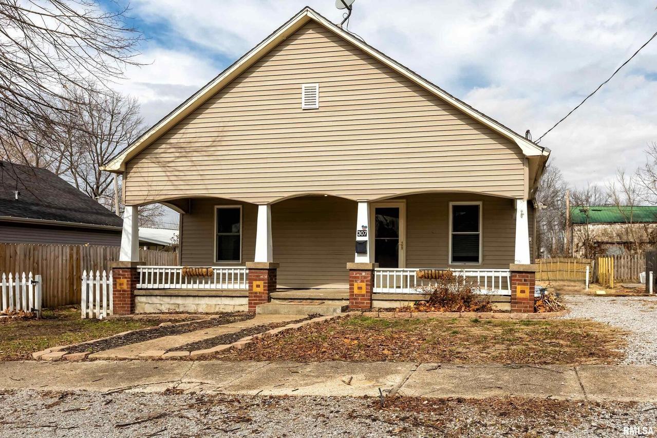 307 W 5th St., West Frankfort, IL 62896